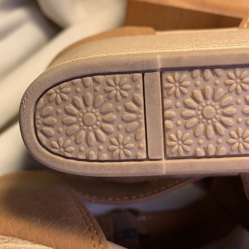 NWOT Dr Scholl’s wedge never worn comfy boho shoes